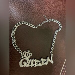 Costume jewelry Queen necklace EUC